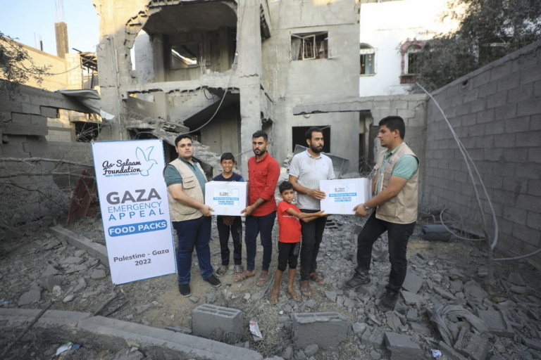 Volunteers handing out food packs in Gaza as part of an Emergency Appeal in a broken home.